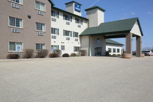 Hotel Boarders Inn & Suites - Shawano