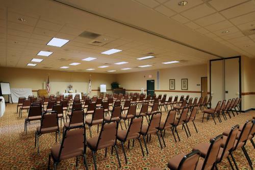 Hotel Boarders Inn & Suites - Shawano