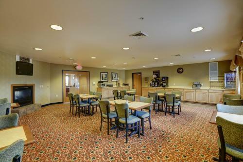 Hotel Boarders Inn & Suites - Shawano