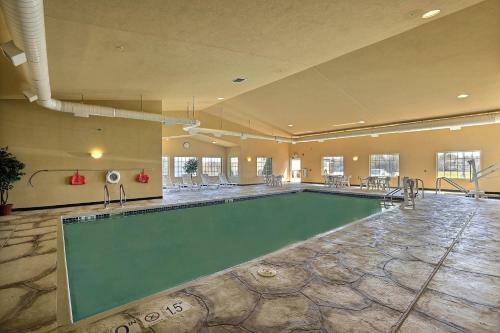 Hotel Boarders Inn & Suites - Shawano