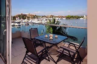 Hotel Marina Banderas Suites