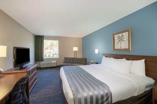 Hotel Baymont Inn & Suites