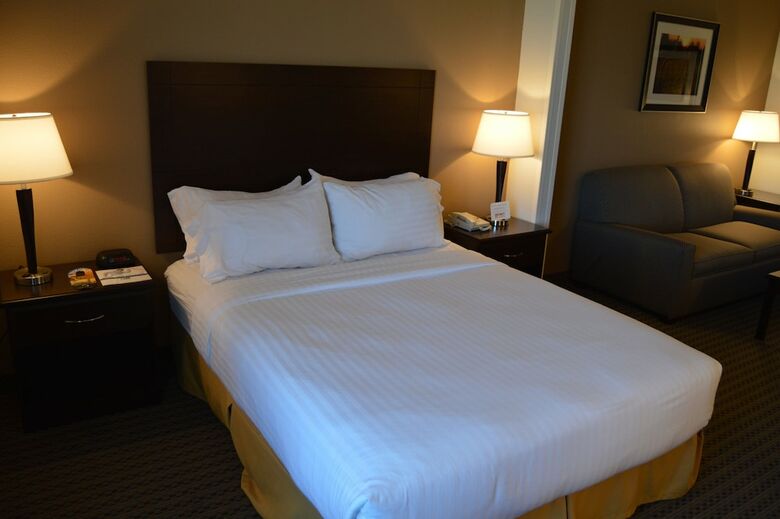 Holiday Inn Express Hotel - Winner