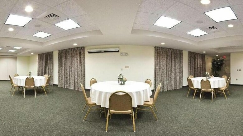 Holiday Inn Express Hotel - Winner