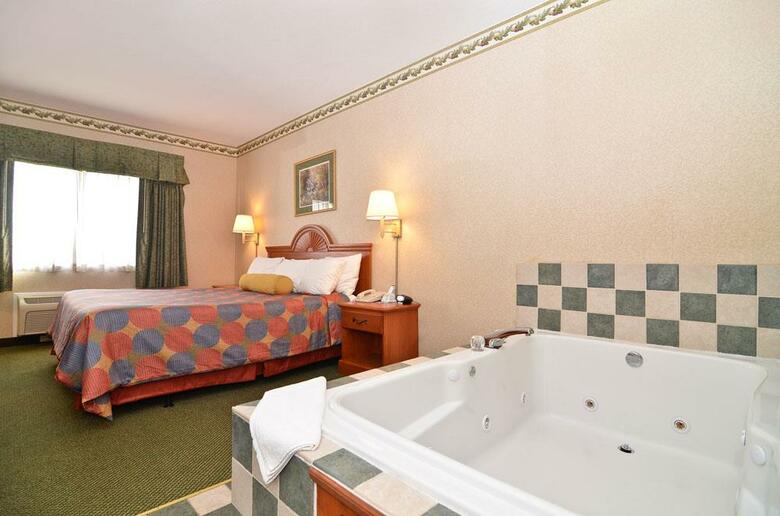 Posada Best Western Plus Napoleon Inn & Suites