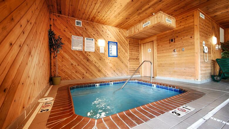 Posada Best Western Plus Napoleon Inn & Suites