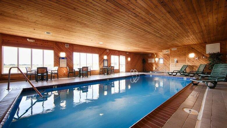 Posada Best Western Plus Napoleon Inn & Suites
