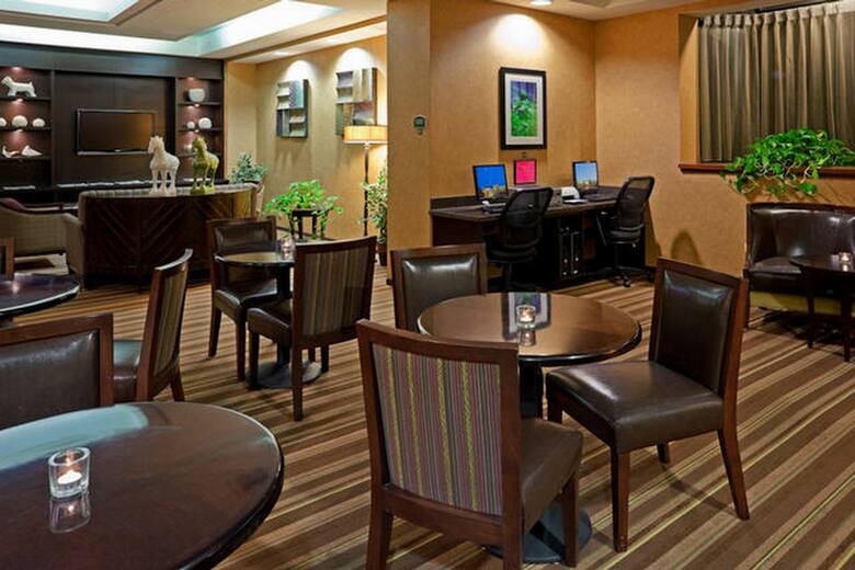 Hotel Armoni Inn & Suites