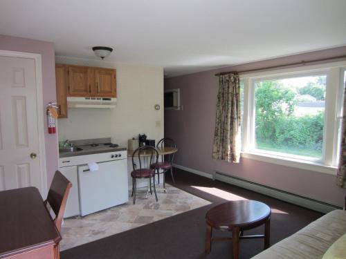 Founder's Brook Motel And Suites