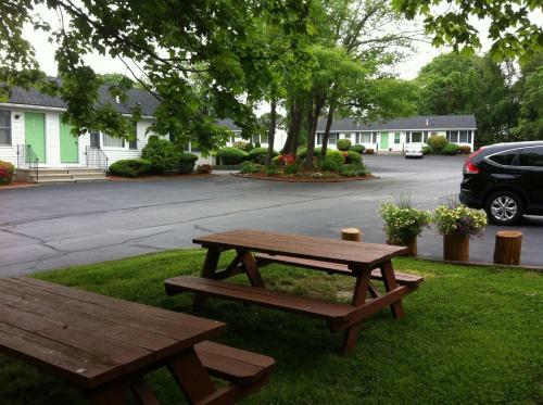 Founder's Brook Motel And Suites