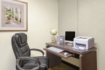 Hotel Baymont Inn & Suites- Boston Heights/hudson