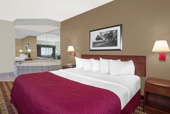 Hotel Baymont Inn & Suites- Boston Heights/hudson