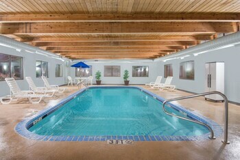 Hotel Baymont Inn & Suites- Boston Heights/hudson