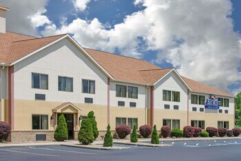 Hotel Baymont Inn & Suites- Boston Heights/hudson