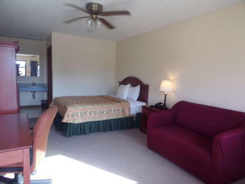 Huggy Bear Motel - Warren