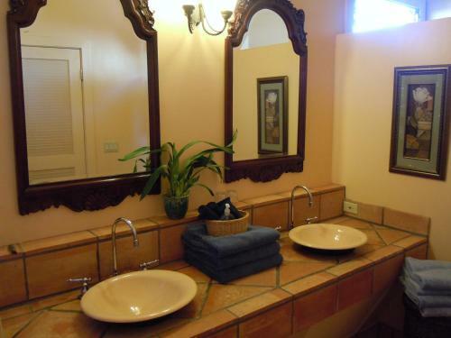 Posada Jacaranda Inn