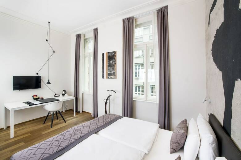 Hotel Golden Crown