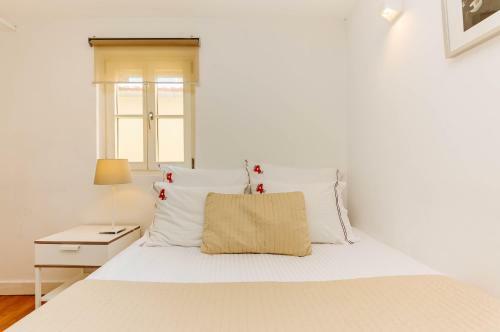 Rent4rest Bairro Alto Charming 1bd Apartment