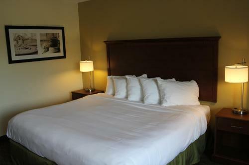 Motel Nichols Inn & Suites