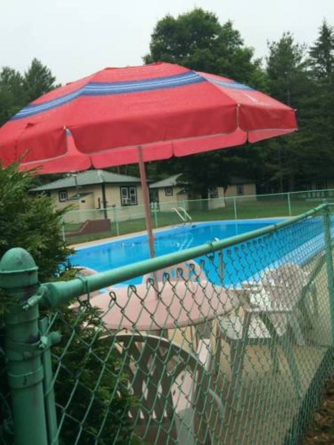 Perry�s Motel And Cottages