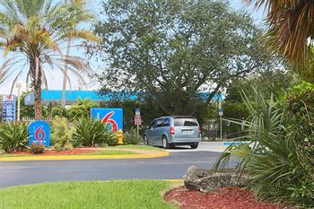 Motel 6 Cutler Bay