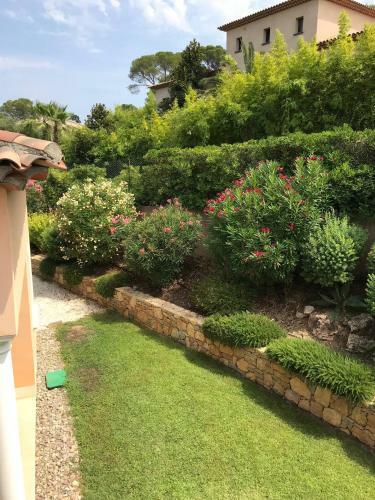 Belle Villa � Saint Rapha�l Dans Clos Priv�