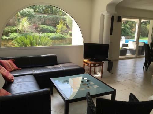 Belle Villa � Saint Rapha�l Dans Clos Priv�