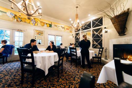 Posada Farmhouse Inn