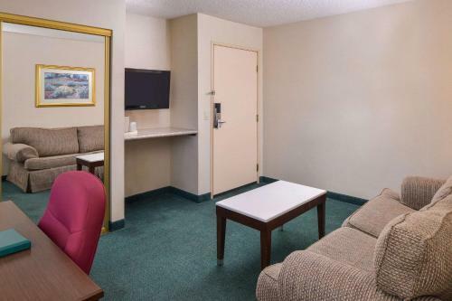 Hotel Quality Inn & Suites Walnut