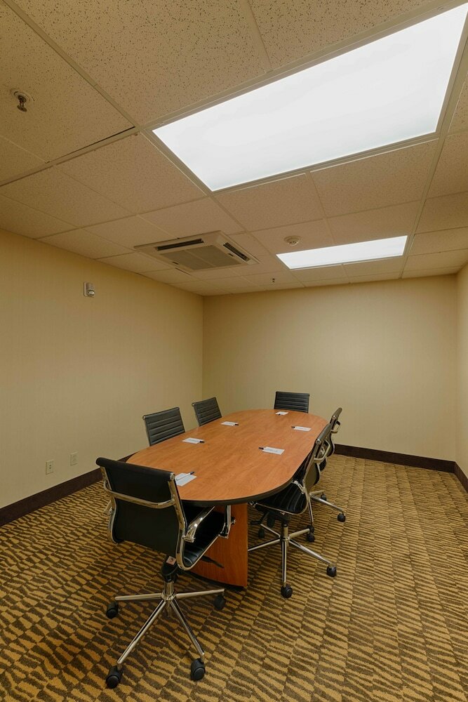 Hotel Comfort Suites Oakley