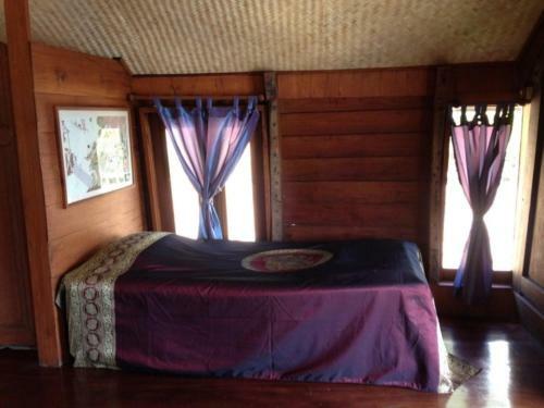 Hostal Ayothaya Riverside House