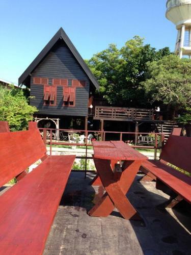 Hostal Ayothaya Riverside House