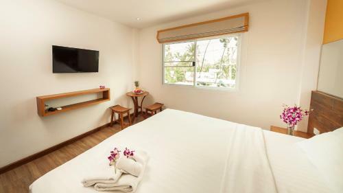 Hotel Maenam Bay Resort