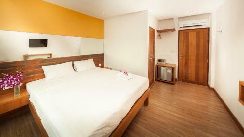 Hotel Maenam Bay Resort