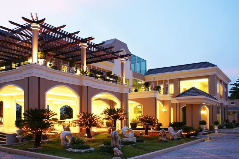 Hotel Lk Legend