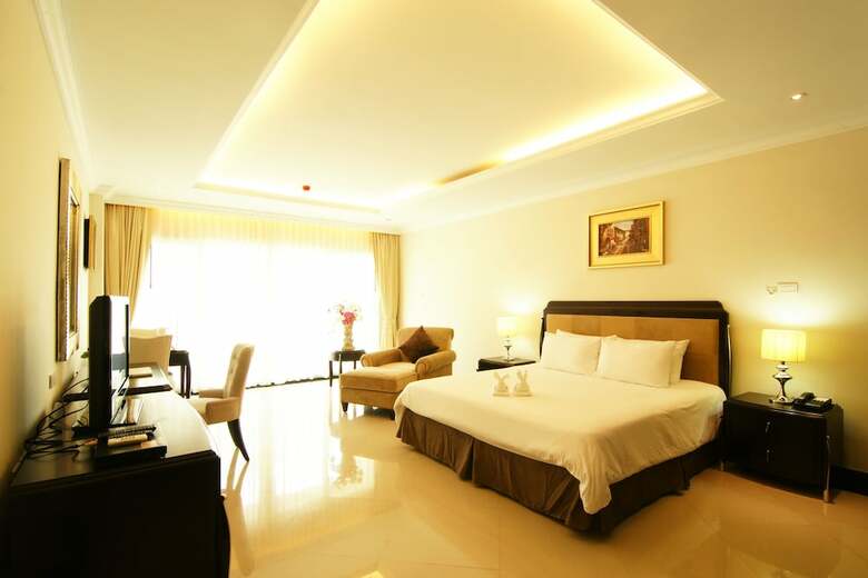 Hotel Lk Legend
