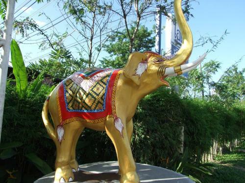 Hotel Golden Elephant Resort