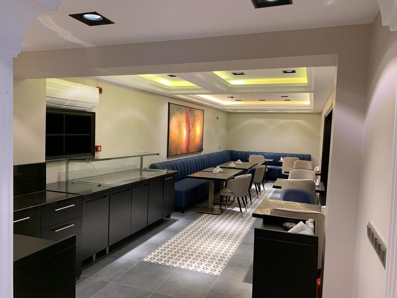 Regency World Hotel & Suites