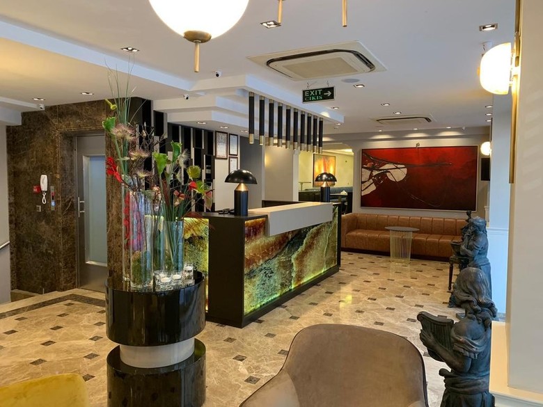 Regency World Hotel & Suites