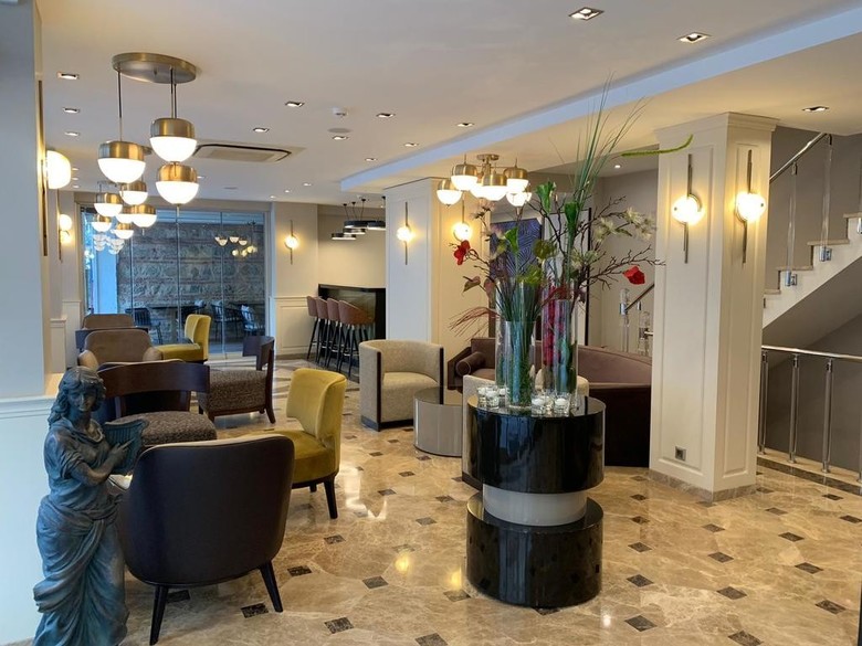 Regency World Hotel & Suites