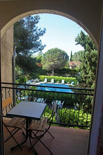 Hotel Le Petit Manoir Logis
