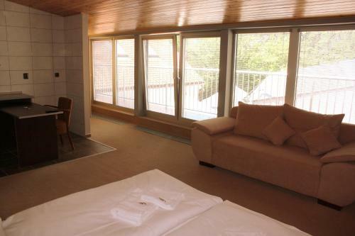 Hostal Penzion A Polocafe U Lavky