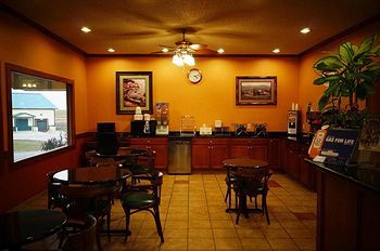 Hotel Hometown Inn And Suites