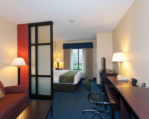 Hotel Comfort Suites Lincoln East