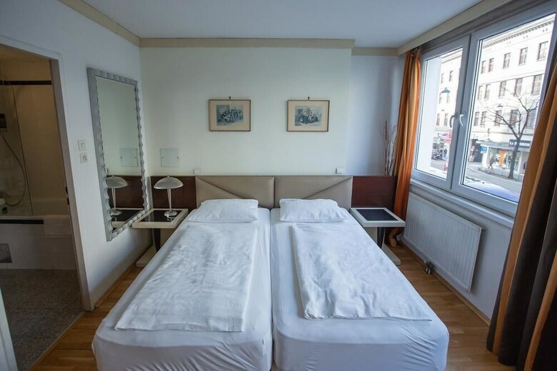 Hotel Attache