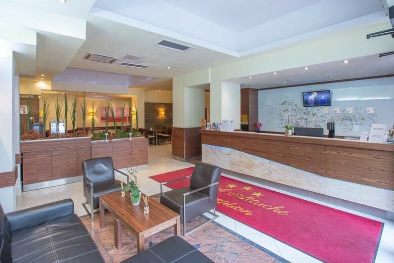 Hotel Attache
