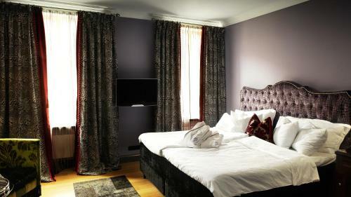 Dorsia Hotel & Restaurant
