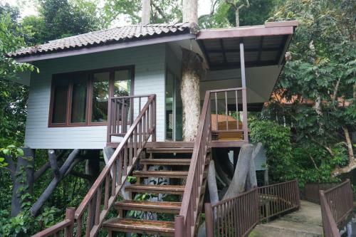Hotel Rock And Tree House Resort