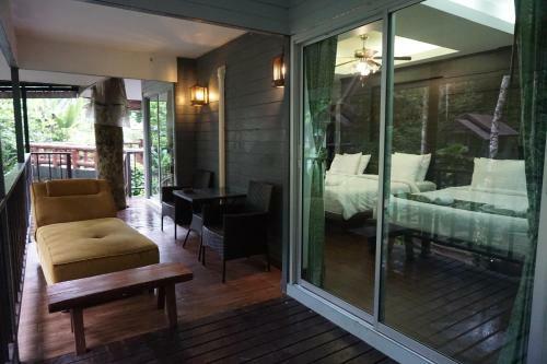 Hotel Rock And Tree House Resort