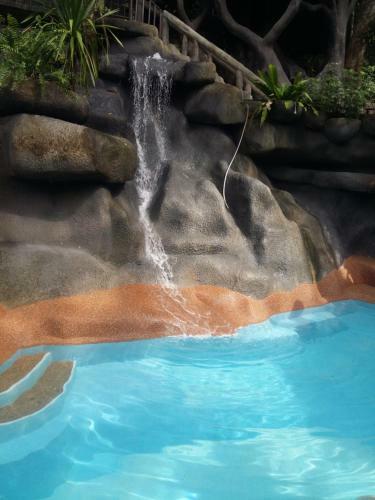 Hotel Rock And Tree House Resort